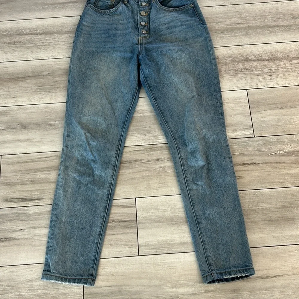 WEWOREWHAT button fly skinny tapered jeans size 26